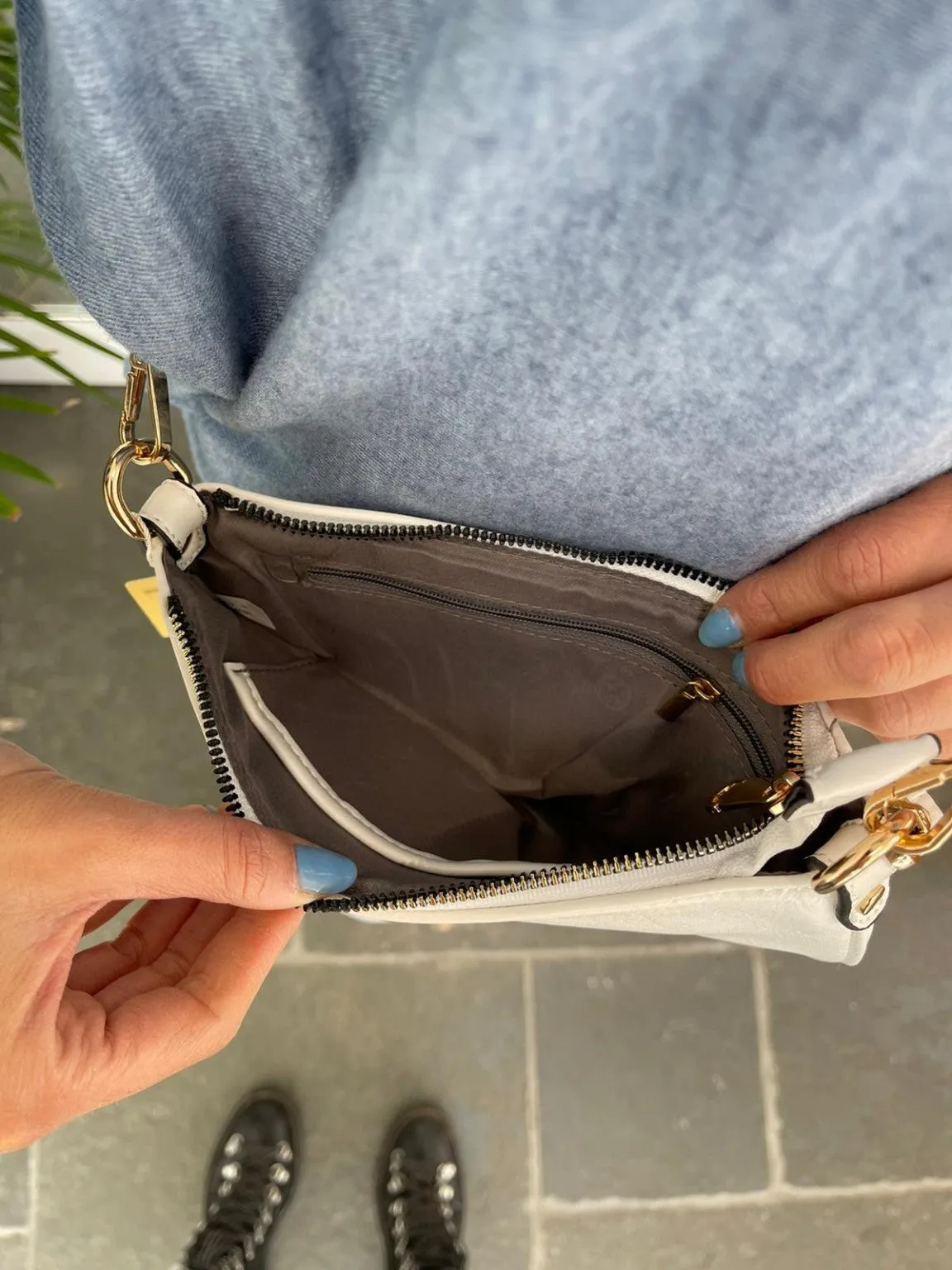 Bee Detail Shoulder Bag