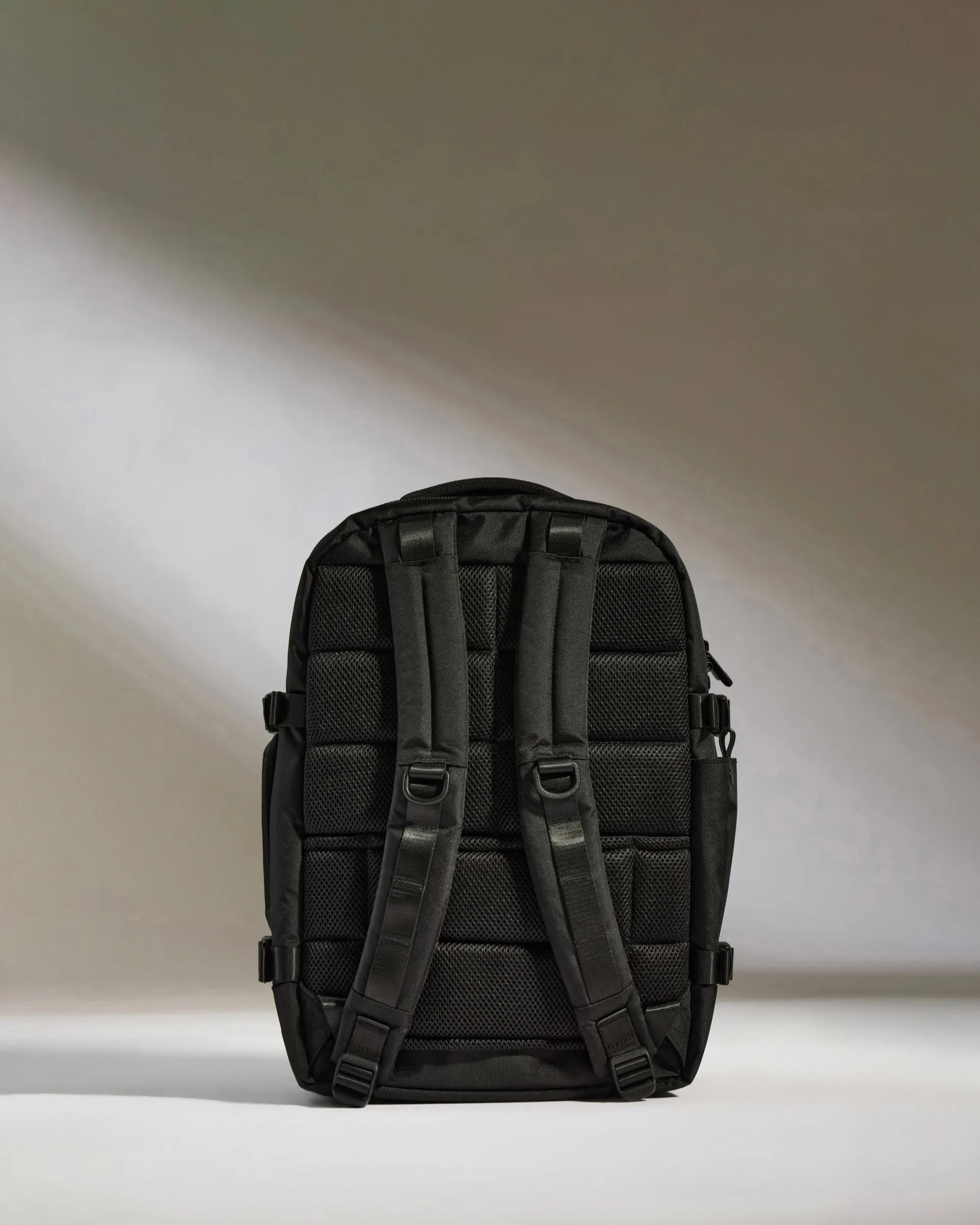 Optimize the e-commerce product title by adding descriptive modifiers that highlight its features and appeal to potential buyers: Lightweight and Durable Discovery Backpack in Stylish Heather Purple for Everyday Use.