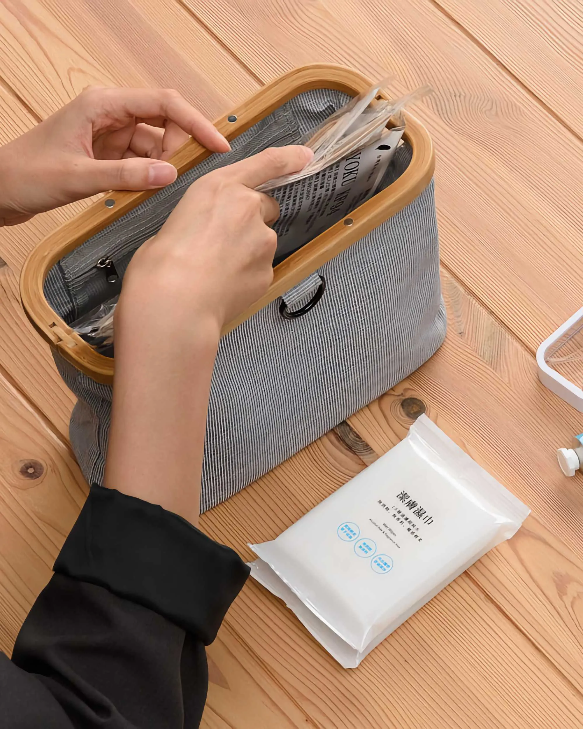 Gudee UROKI toiletry bag